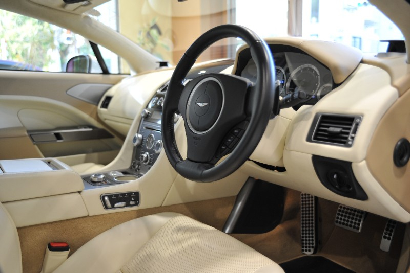 アストンマーティン ラピード 中古車