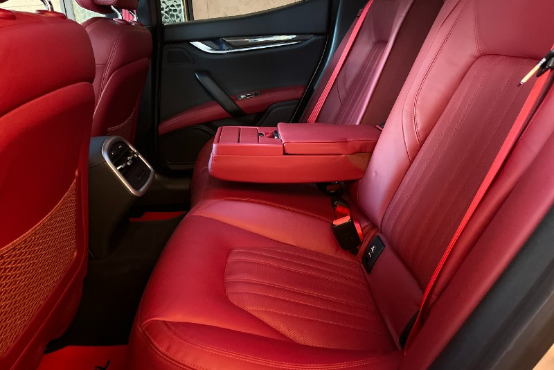 マセラティ ギブリ 中古車