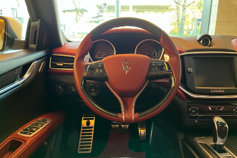 マセラティ ギブリ 中古車