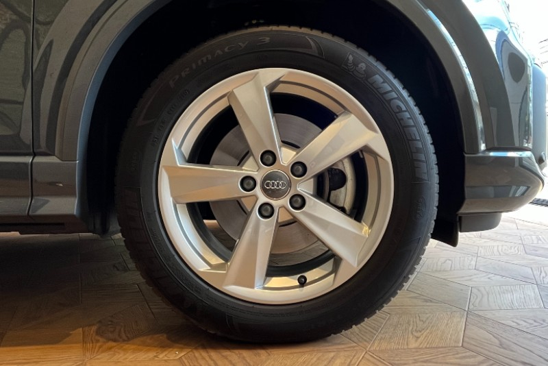 アウディ Q2 中古車