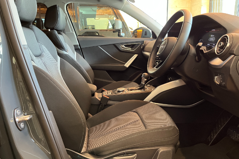 アウディ Q2 中古車