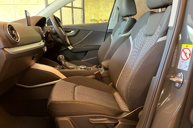 アウディ Q2 中古車