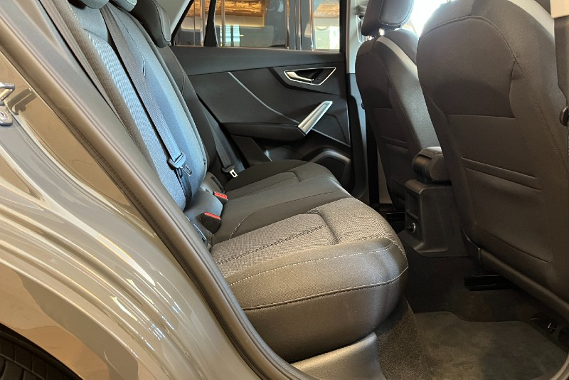 アウディ Q2 中古車