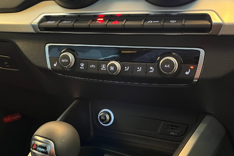 アウディ Q2 中古車