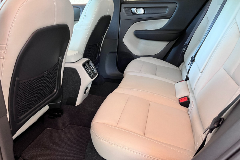 ボルボ XC40 中古車