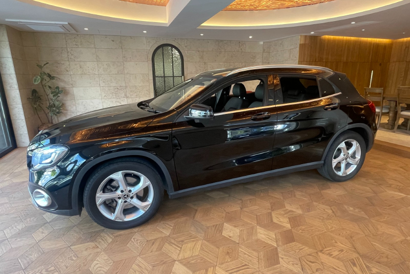 メルセデスベンツ GLA 中古車