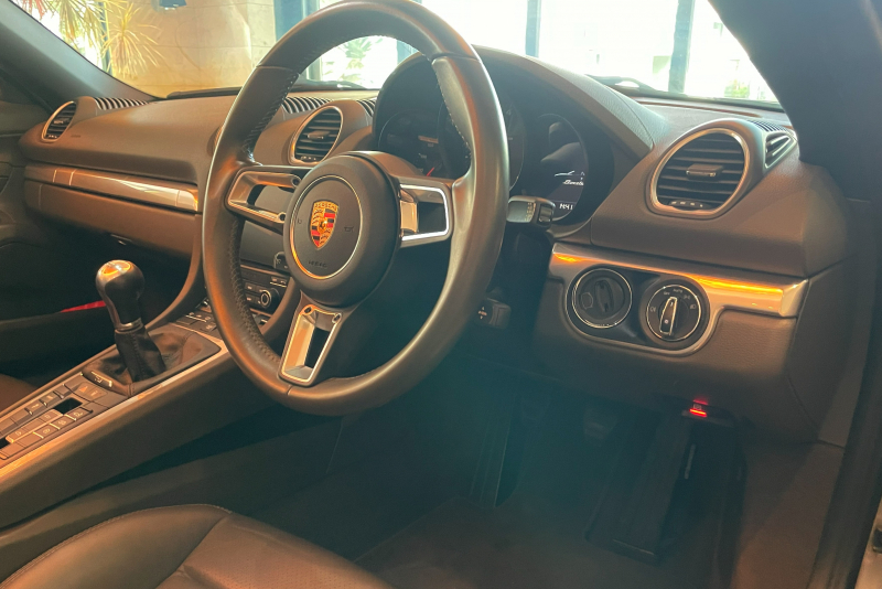 ポルシェ 718 ボクスター 中古車