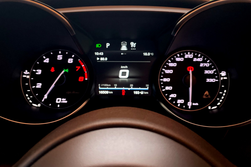 アルファロメオ ジュリア 中古車