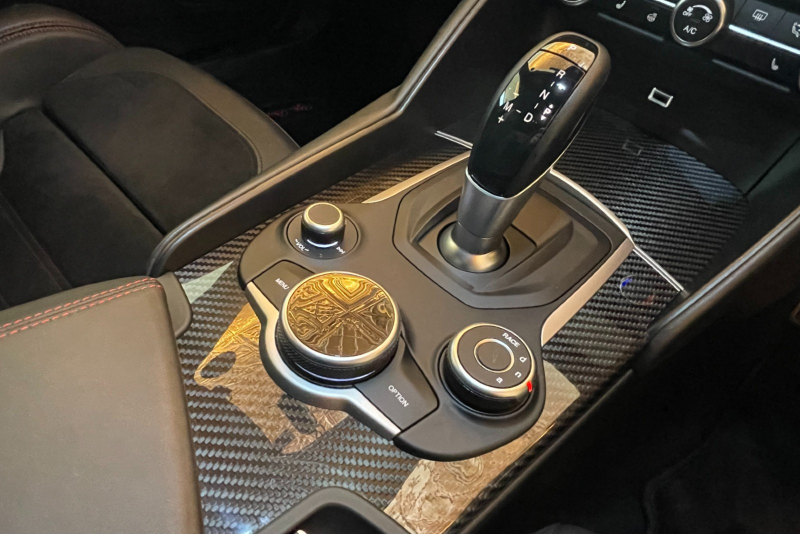 アルファロメオ ジュリア 中古車