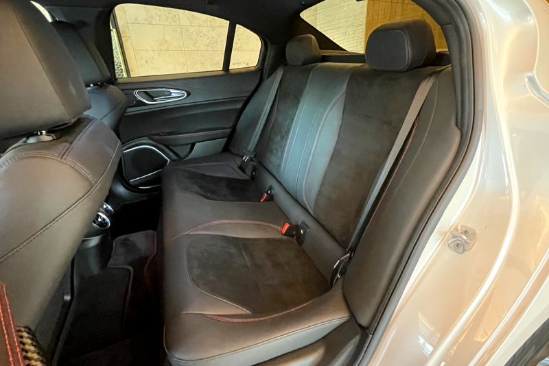 アルファロメオ ジュリア 中古車