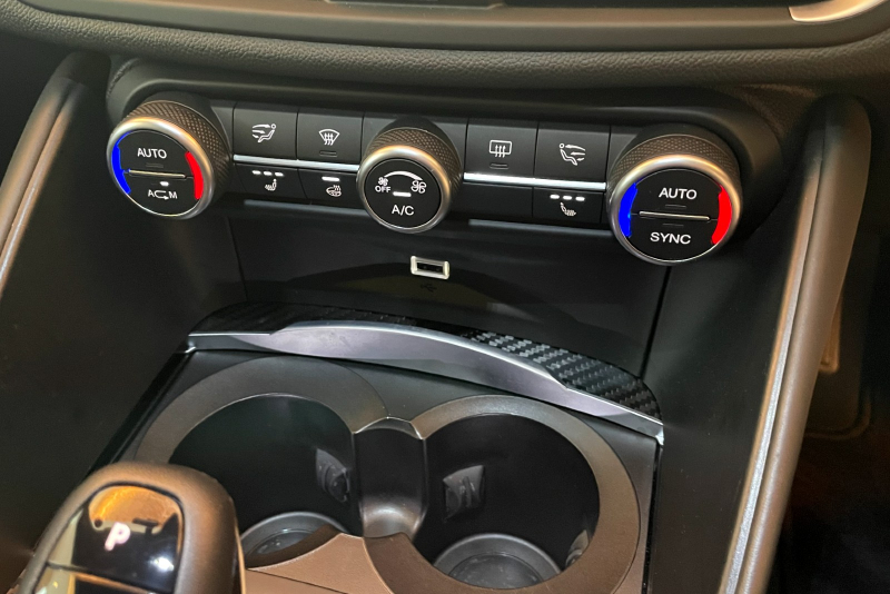 アルファロメオ ジュリア 中古車