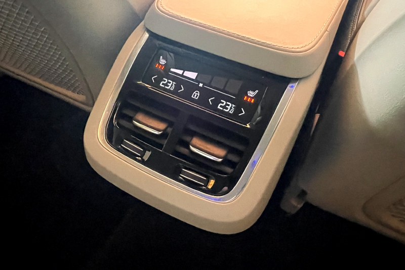 ボルボ XC90 中古車