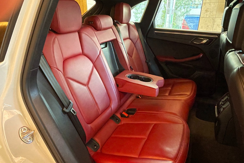 ポルシェ マカン 中古車