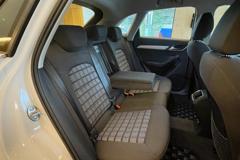 アウディ Q3 中古車