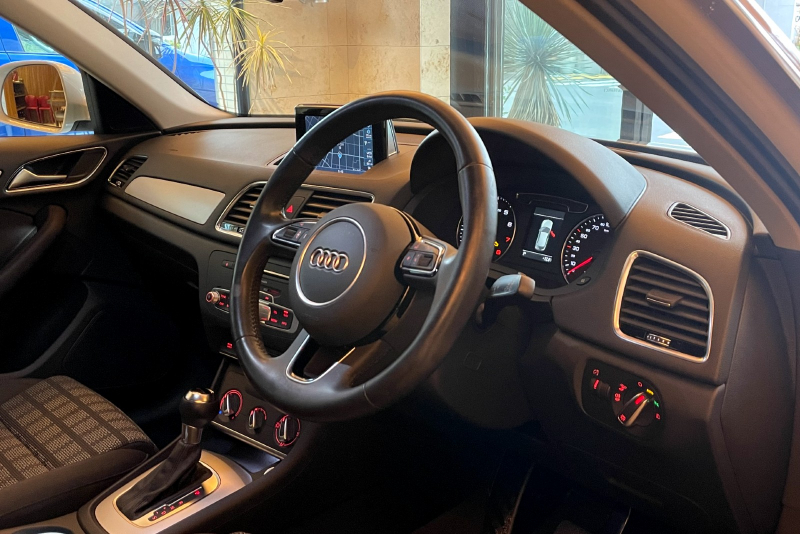 アウディ Q3 中古車