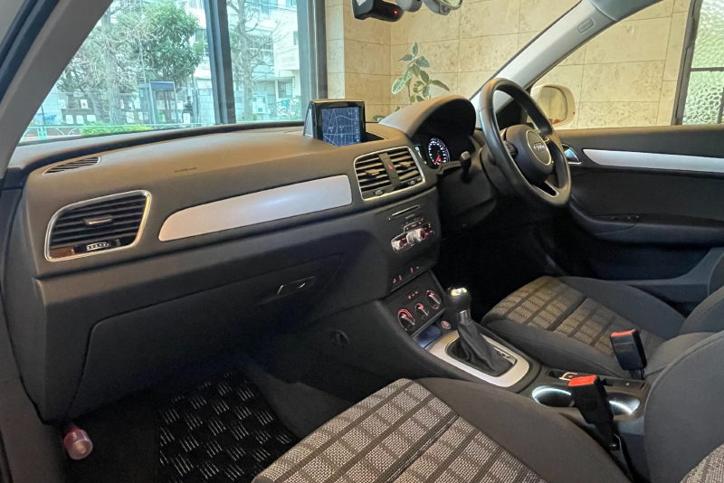 アウディ Q3 中古車