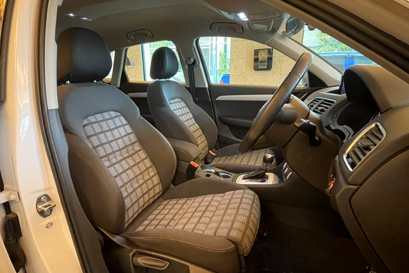 アウディ Q3 中古車