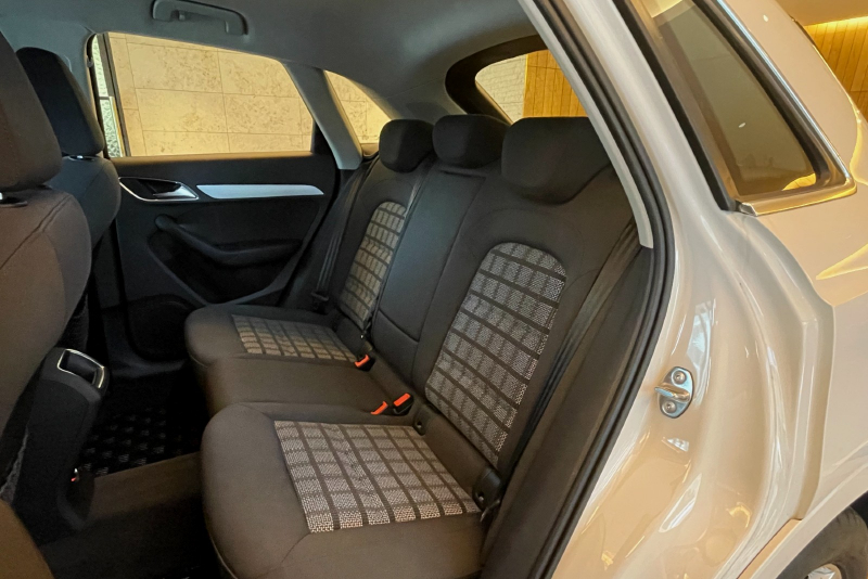 アウディ Q3 中古車