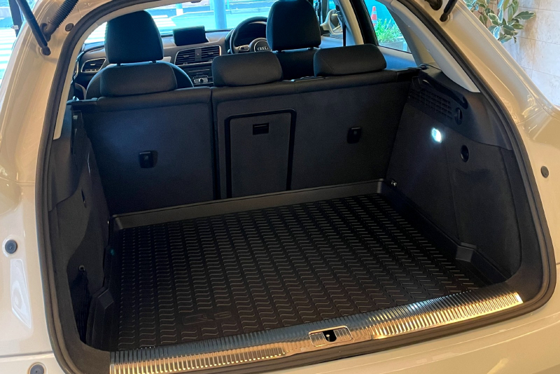 アウディ Q3 中古車