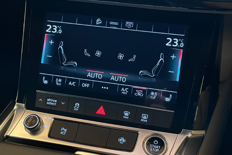 アウディ e-tron 中古車