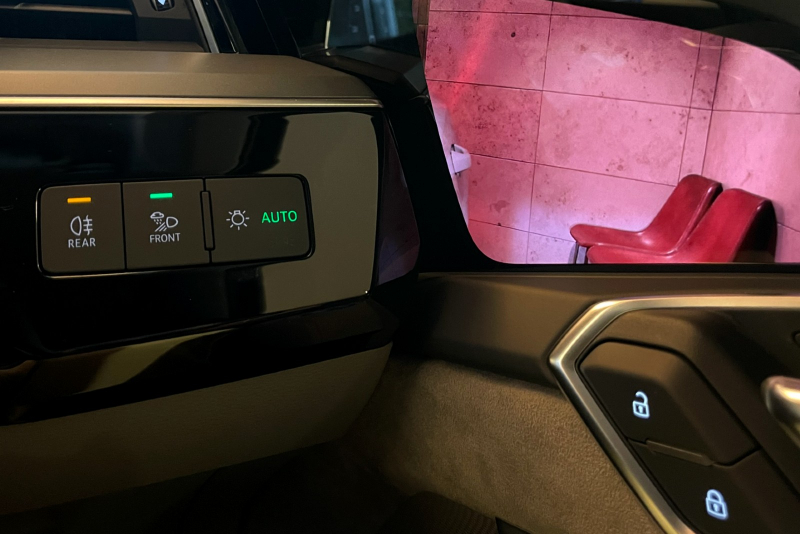 アウディ e-tron 中古車