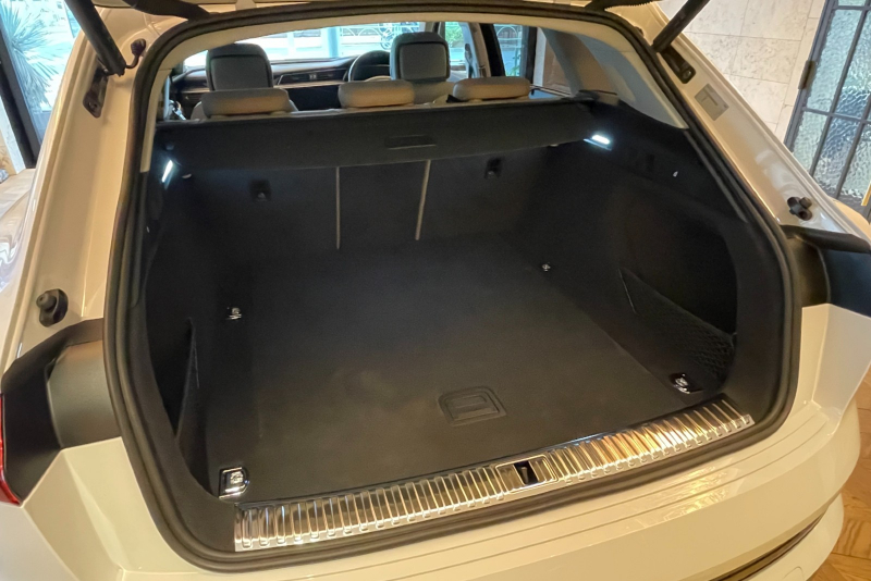 アウディ e-tron 中古車