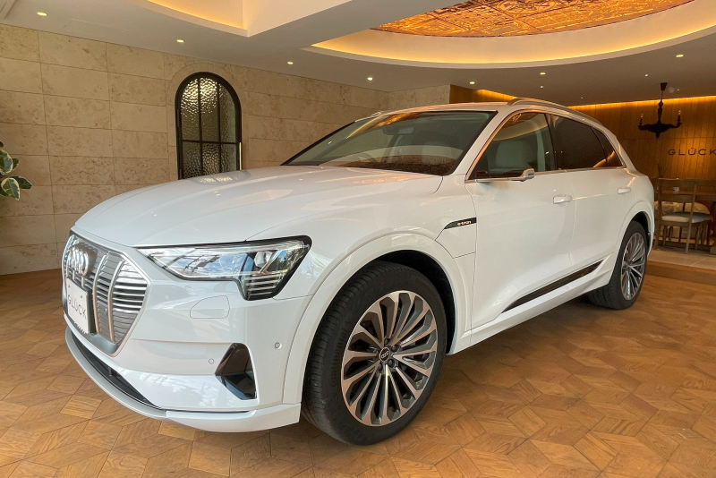 アウディ e-tron 中古車
