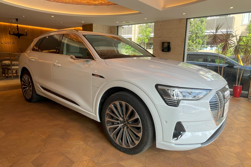 アウディ e-tron 中古車