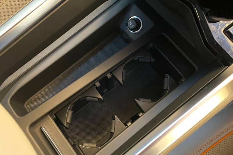 アウディ e-tron 中古車