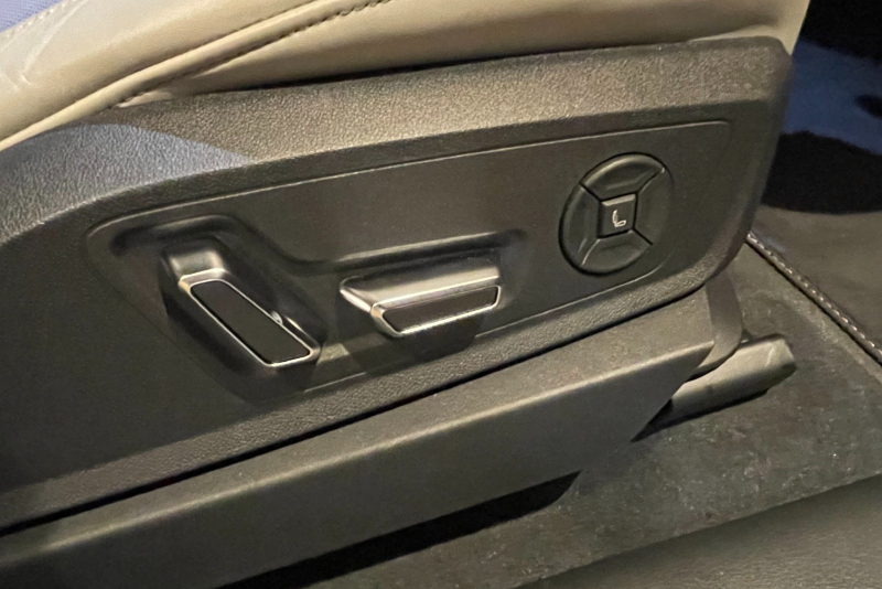 アウディ e-tron 中古車