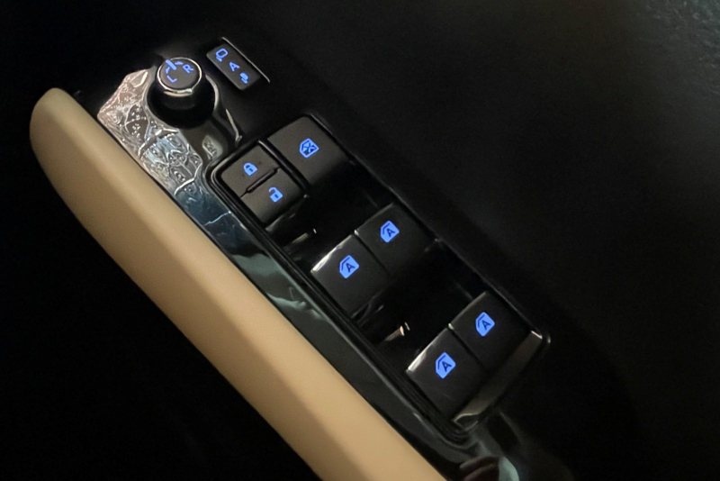 トヨタ アルファード ハイブリッド 中古車