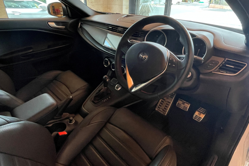 アルファロメオ ジュリエッタ 中古車