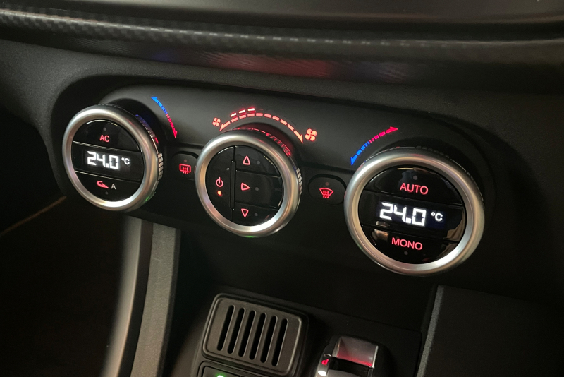 アルファロメオ ジュリエッタ 中古車