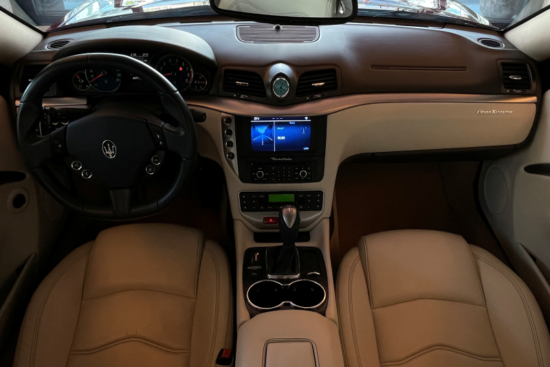 マセラティ グランツーリズモ 中古車