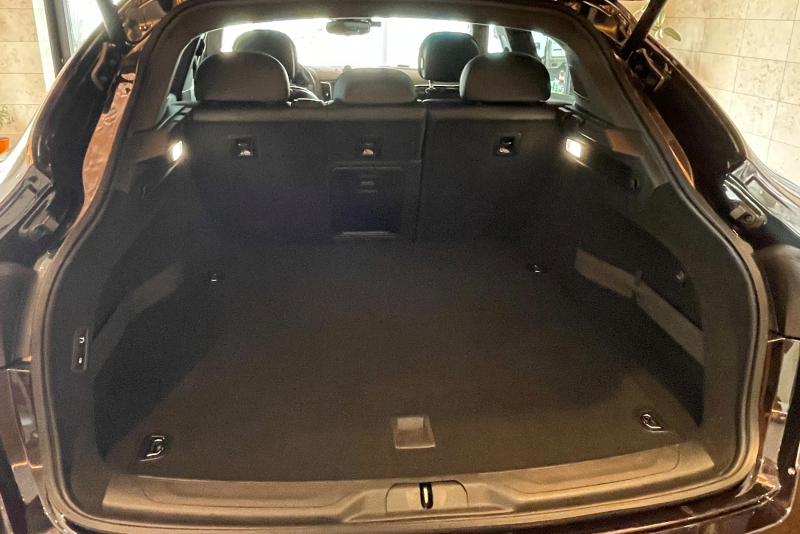 マセラティ レヴァンテ 中古車