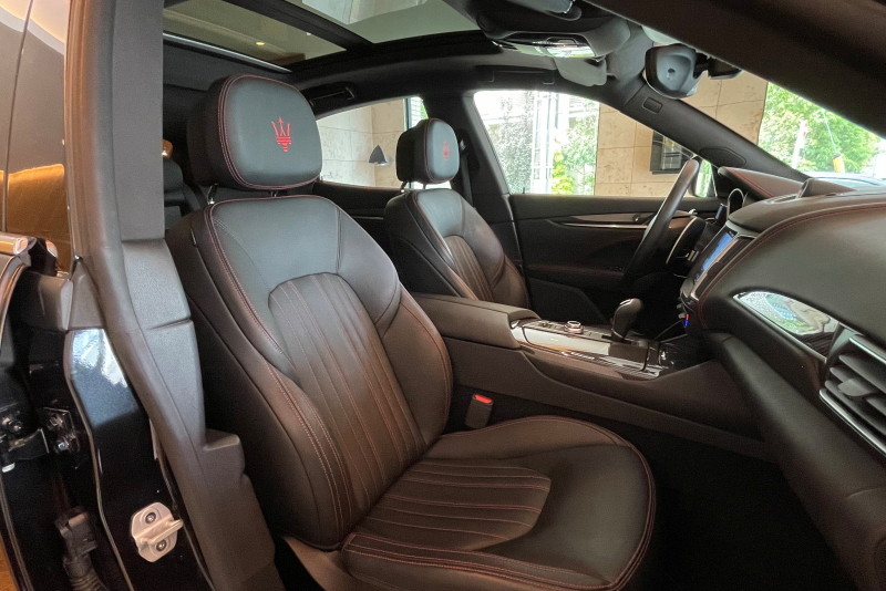 マセラティ レヴァンテ 中古車