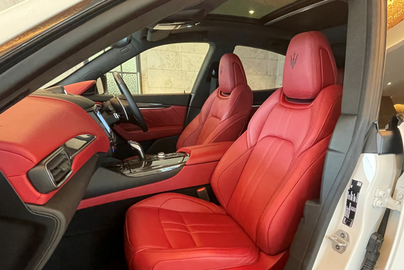 マセラティ レヴァンテ 中古車