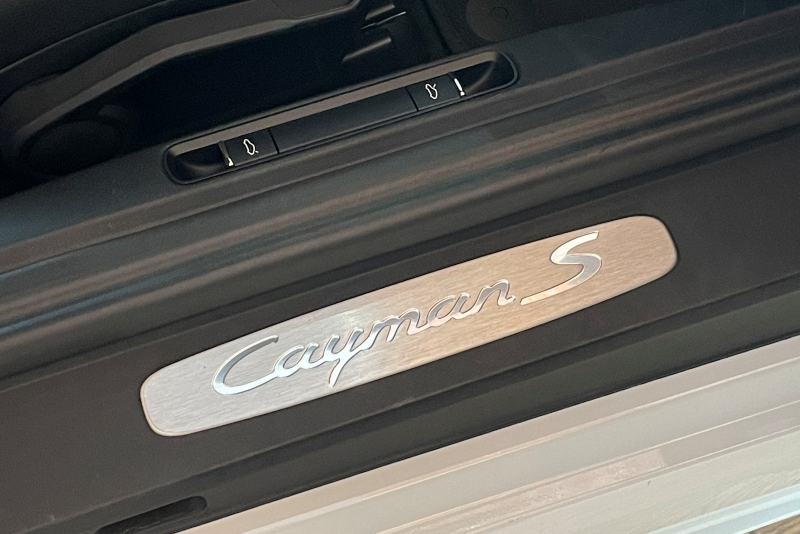 ポルシェ 718 ケイマン 中古車