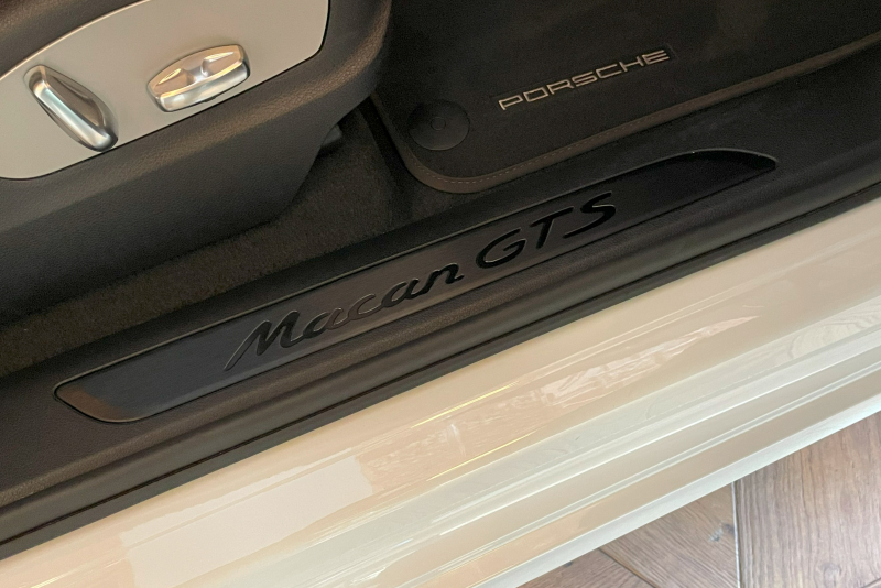 ポルシェ マカン 中古車