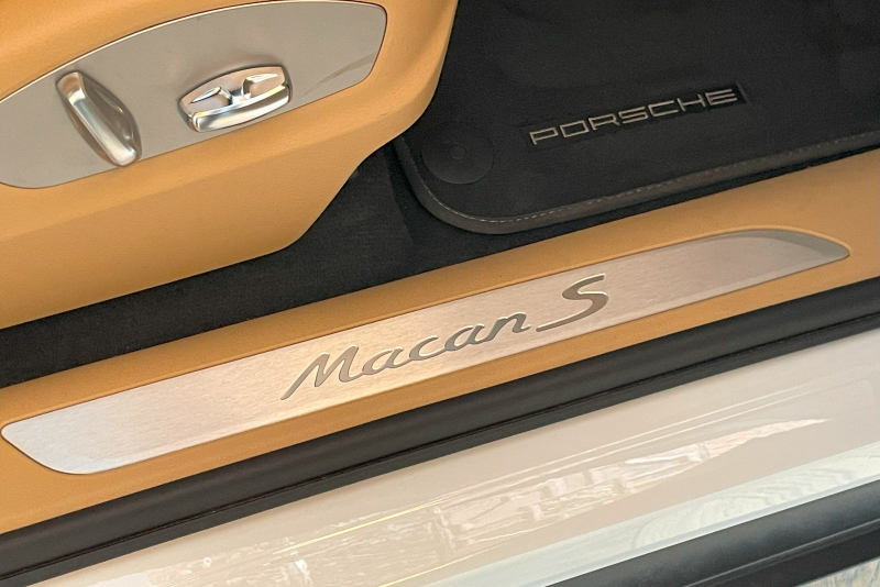 ポルシェ マカン S 3.0 4WD レザーシート シートヒーター バイ