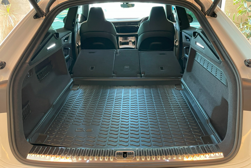 アウディ Q8 中古車