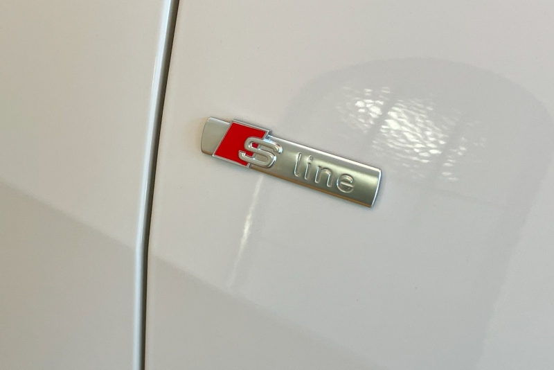 アウディ Q8 中古車