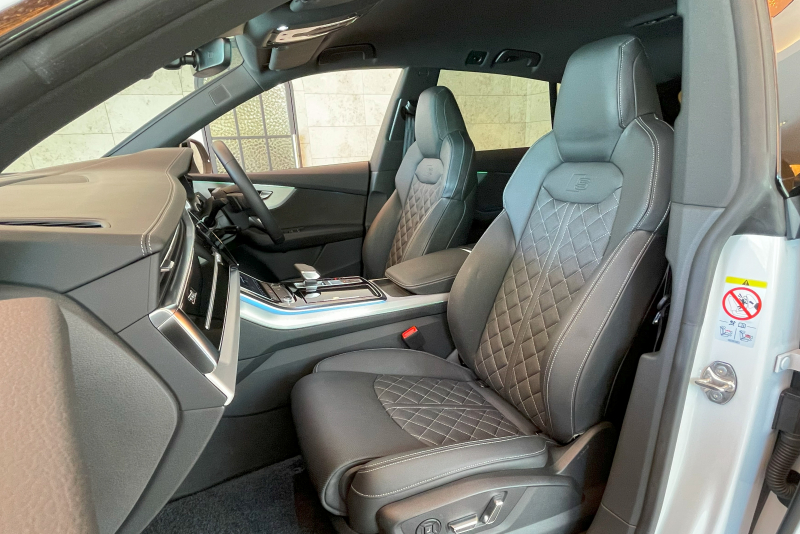 アウディ Q8 中古車