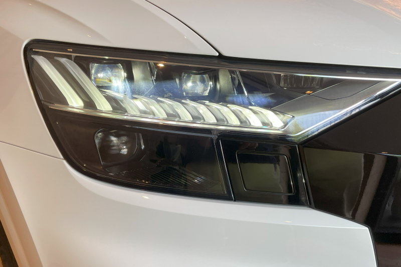 アウディ Q8 中古車