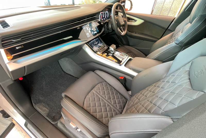 アウディ Q8 中古車