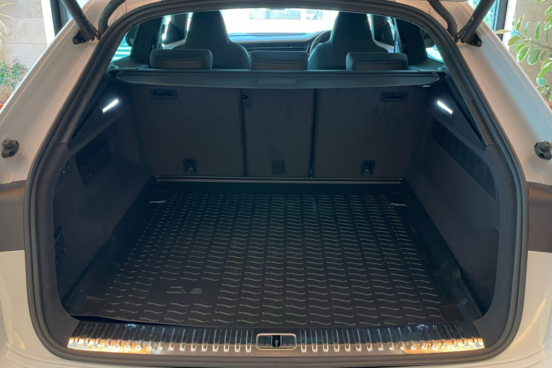 アウディ Q8 中古車