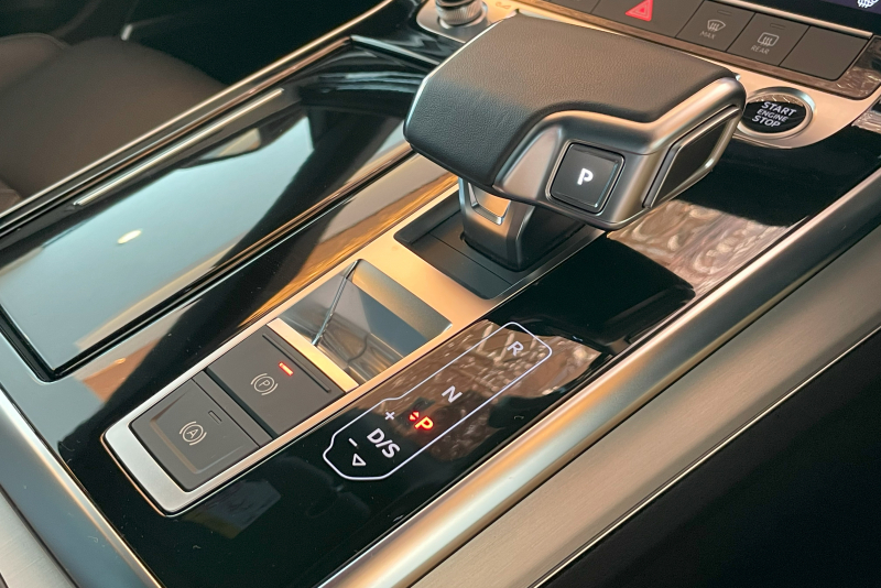 アウディ Q8 中古車