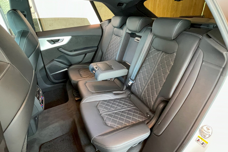 アウディ Q8 中古車