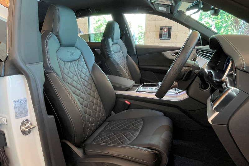 アウディ Q8 中古車