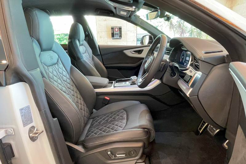 アウディ Q8 中古車